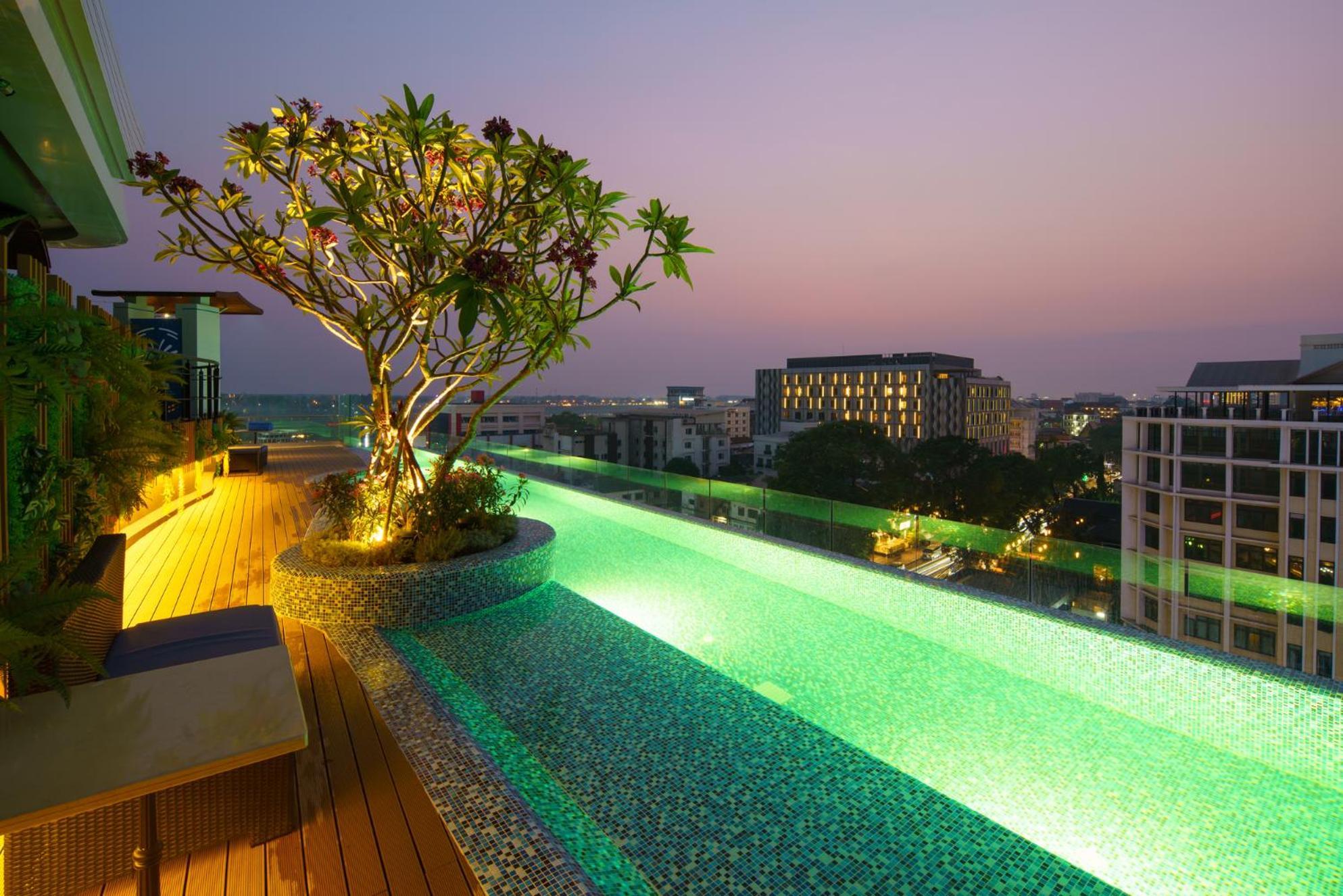 Cosi Vientiane Nam Phu Hotel Exterior photo